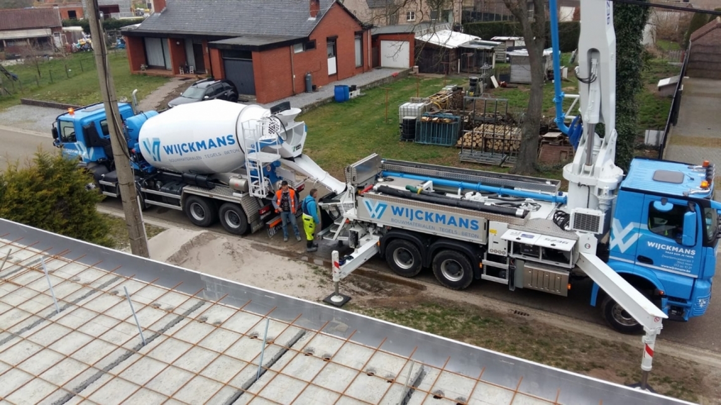 Wijckmans levert beton voor de betonfundering van een tuinhuis.